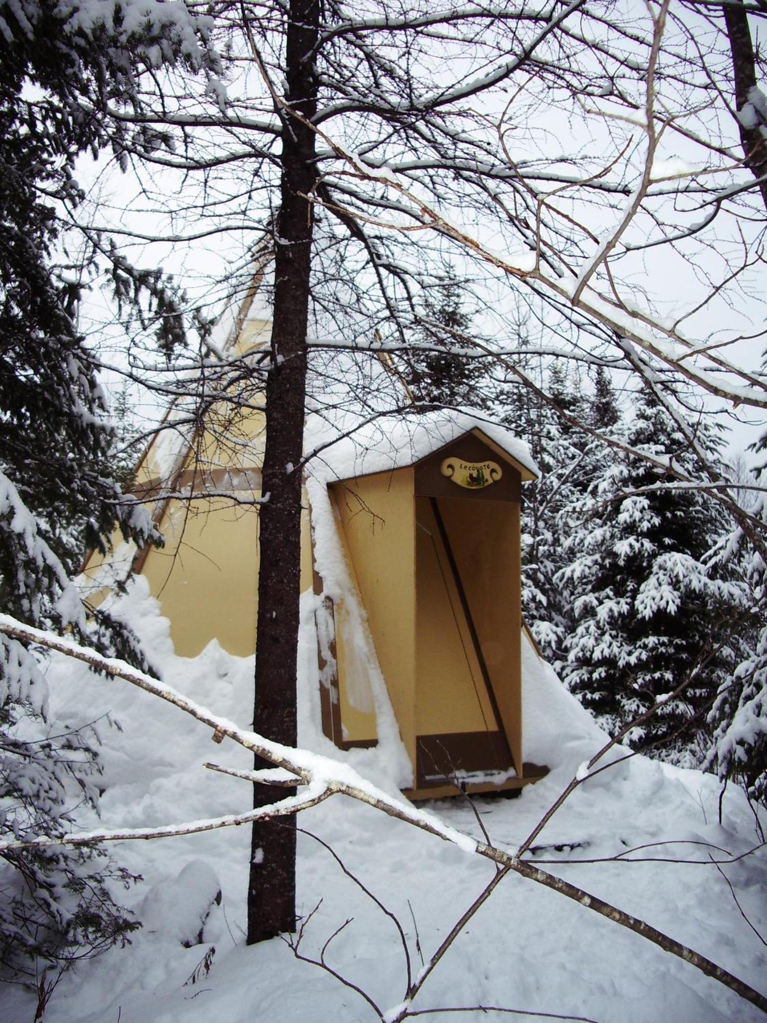 Aux Tipis De La Riviere Sauvage Saint Romain Exterior foto