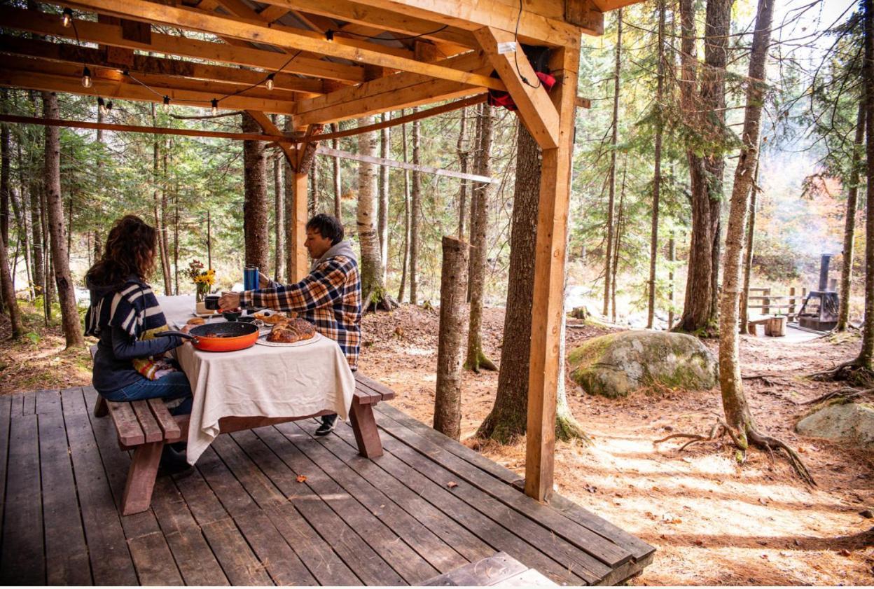 Aux Tipis De La Riviere Sauvage Saint Romain Exterior foto