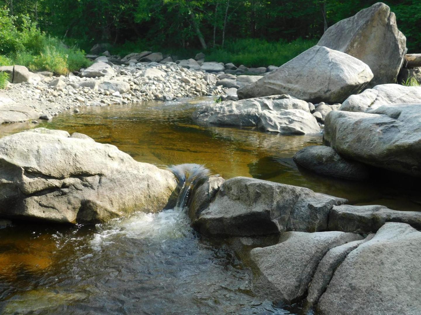 Aux Tipis De La Riviere Sauvage Saint Romain Exterior foto