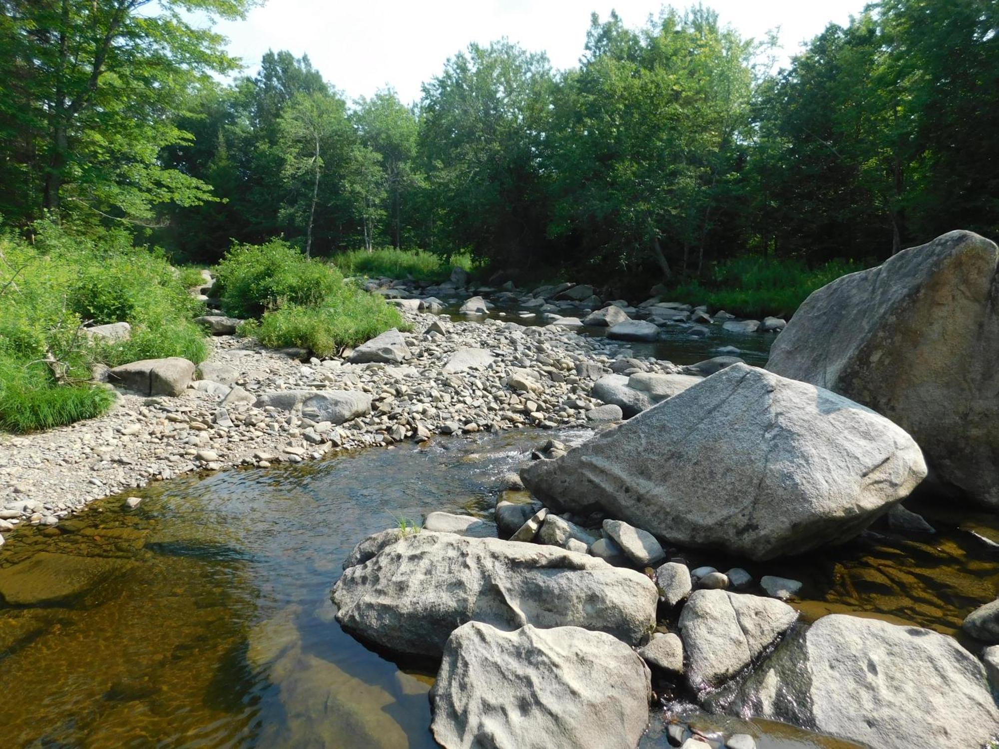 Aux Tipis De La Riviere Sauvage Saint Romain Exterior foto