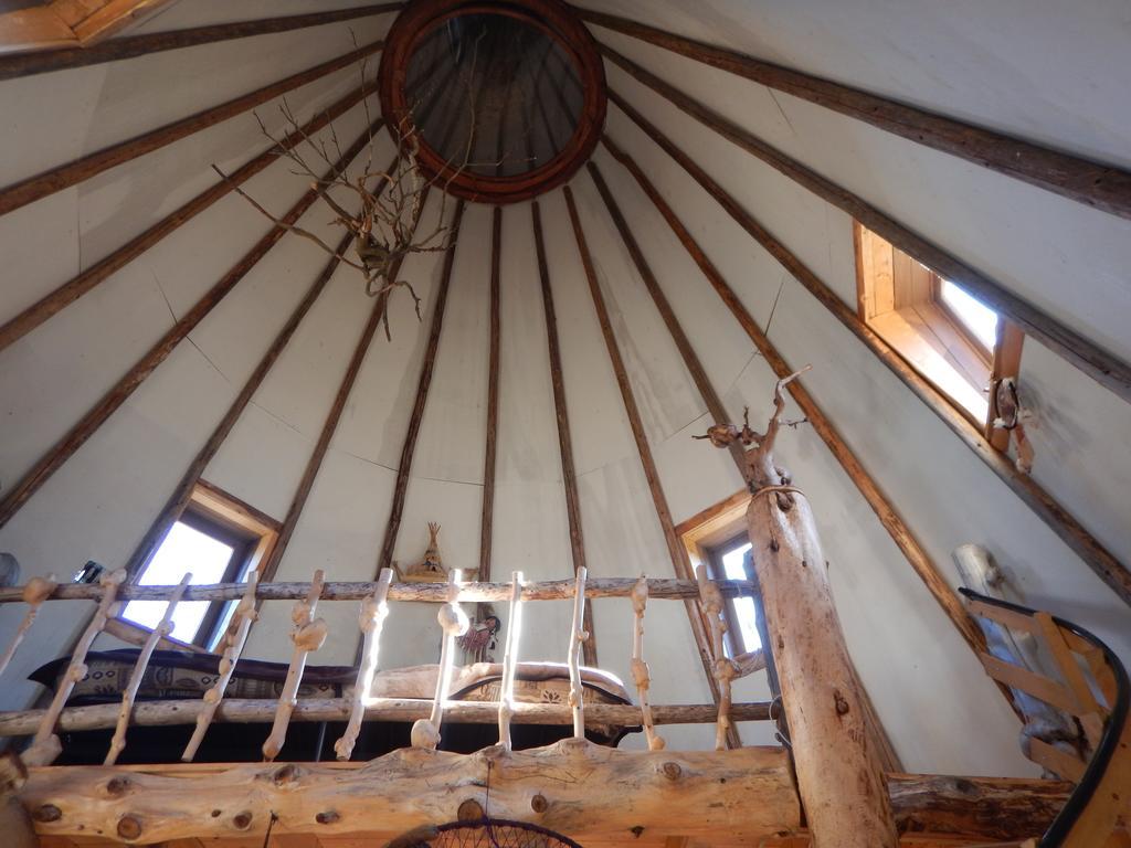 Aux Tipis De La Riviere Sauvage Saint Romain Exterior foto