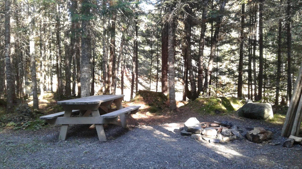 Aux Tipis De La Riviere Sauvage Saint Romain Exterior foto