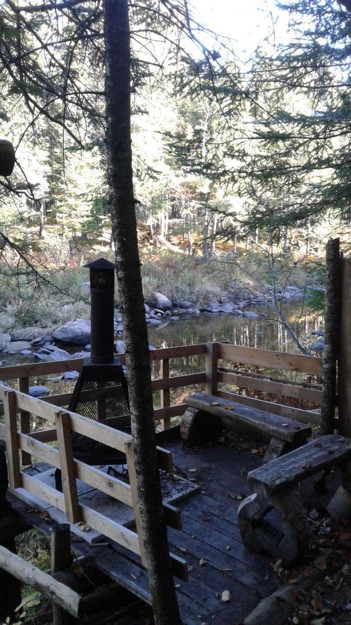 Aux Tipis De La Riviere Sauvage Saint Romain Exterior foto