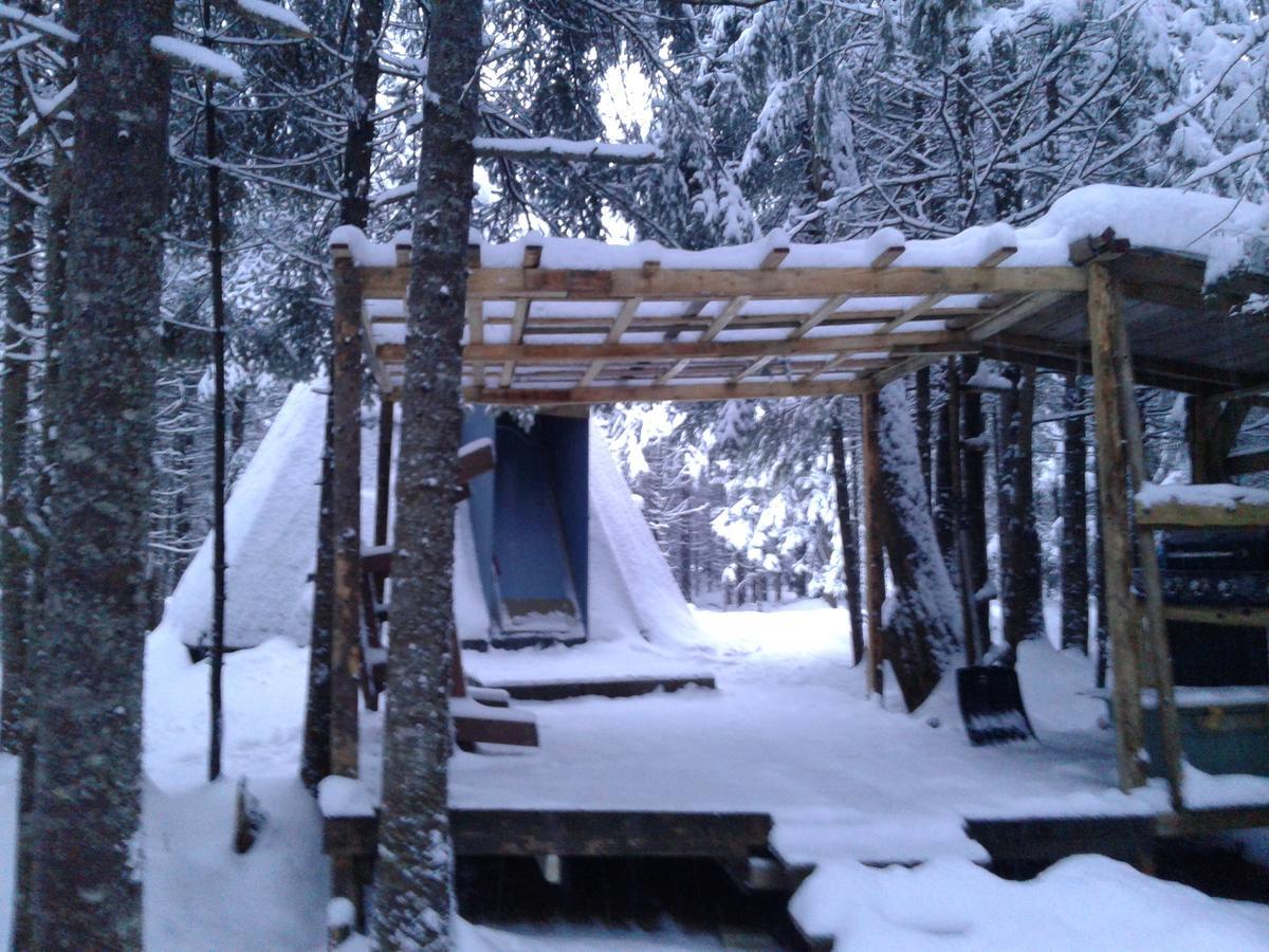 Aux Tipis De La Riviere Sauvage Saint Romain Exterior foto